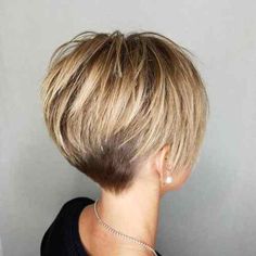 Caramel Blonde Layered Pixie Hairstyles Everyday, Κούρεμα Bob, Short Sassy Haircuts, Sassy Haircuts, Thick Hair Cuts, Drawing Hair, Layered Hairstyles, Pixie Haircut For Thick Hair, Short Hairstyles For Thick Hair