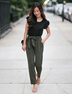 Olive Pants Outfit, Olive Green Pants Outfit, Green Pants Outfit, Green Dress Pants, Olive Pants, Olive Green Pants, Green Trousers, Summer Work Outfits, Green Pants