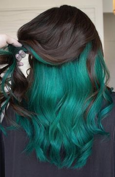 Hair Dye Patterns, Under Hair Dye, Under Hair Color, Black And Green Hair, Hair Dyed Underneath, Hidden Hair Color, Half Dyed Hair, Peekaboo Hair Colors, Dark Green Hair