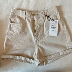 Zara High Rise Mom Shorts Brand New With Tags Size 2 (Us) Color: Beige Inseam: 4” Unrolled And 2” Rolled Rise: 15” Unrolled And 13” Rolled 22” Leg Opening Material: Cotton (Jean) ** I Have 9 Of These In Different Colors But Same Size! Check Out My Page To Add To Bundle And Save! Fast Same- Day Shipping Comes From Brand New Home~Free Of Moldtoxinssmokepet Allergens All Items In My Closet Were Originally Purchased New From Retailers- Never Secondhand Shops Tags: Altar’d State, Abercrombie & Fitch, High Rise Pants With Button Closure For Summer, High Waist Beige Jean Shorts For Summer, Summer High Waist Beige Jean Shorts, Trendy High-waisted Beige Shorts, Zara Cotton Bottoms With Built-in Shorts, Trendy High Rise Beige Shorts, Summer High Waist Beige Bottoms, Beige High Waist Cotton Shorts, Summer Short Pants With Button Closure