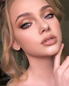 Natural Makeup Looks Blue Eyes, Wedding Makeup Ideas For Blue Eyes, Bride Makeup Soft Glam, Soft Glam Bridal Makeup Blue Eyes, Bridesmaid Stuff, Bridal Clothing, Trends 2025