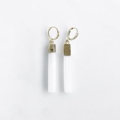 This rustic, yet elegant pair features serene selenite bars that will truly enchant those around you. GEMSTONE: Selenite CLOSURE: Gold plated huggie LENGTH: 2.25" long Gemstone Drop Earrings, Earrings In Gold, Crystal Drop Earrings, Bar Earrings, Gems Jewelry, Gemstone Earrings, Jewelry Earrings Dangle, Beautiful Jewelry, Unique Pieces