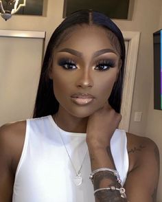 Makeup Looks For Black Dress Black Woman, Glam Womens Fashion, Natural Makeup With Gold, Dark Skin Makeup Look, Dark Skin Soft Glam Makeup, Gold Makeup Looks Natural, Neutral Makeup Looks Black Women, Make Up For Dark Skin Women, Gold Soft Glam Makeup