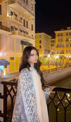 Khaleeji Abaya, Class Outfits, Bratz Doll Outfits, Arab Beauty, Classy Photography, Bratz Doll, Fashion People, Fashion Mistakes, Aesthetic Makeup