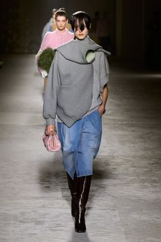 Dries Van Noten Fall 2024 Ready-to-Wear https://www.vogue.com/fashion-shows/fall-2024-ready-to-wear/dries-van-noten/slideshow/collection#10 Paris Fashion Week Runway, Fall Runway, Belted Trench Coat, Apron Dress, Fashion Week Runway, Winter 2024, 2024 Collection