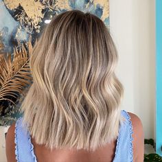 Blonde Colour Melt, Blonde Lob Dark Roots, Root Melt Short Hair, Root Melt Brunette To Blonde Short Hair, Med Blonde Hair, Blonde Balayage Root Melt, Blonde Hair Root Melt, 3d Balayage, Root Melt Blonde Short