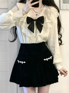 Cute Blouse With Lace Doll Collar, Cute Long Sleeve Party Blouse, Cute Spring Party Blouse, Feminine Winter Puff Sleeve Tops, Feminine Puff Sleeve Winter Tops, Black Doll Collar Blouse For Party, Elegant Black Top With Doll Collar, Feminine Puff Sleeve Tops For Winter, Feminine Party Blouse With Bow