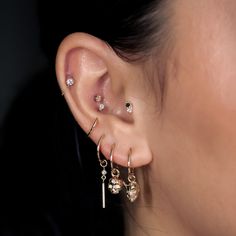 Conch Claw Earring Double Conch Piercing, Japanese Wind Chimes, Claw Earrings, Pretty Ear Piercings, Conch Piercing, Montana Sapphire, Beauty Ideas, Salt And Pepper Diamond, 90 Degree