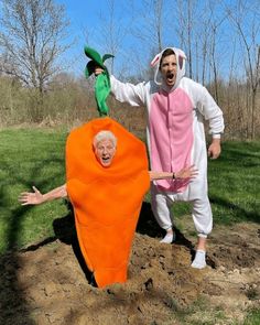 A joyful 95-year-old grandma and her grandson dressed in funny, creative costumes, sharing a lighthearted moment together. Hilarious Costumes, Grandma And Grandson, Beer Bong, Barista Fashion, Creative Costumes, Funny Costumes, A Lot Of People, Silly Pictures, Herschel Heritage Backpack