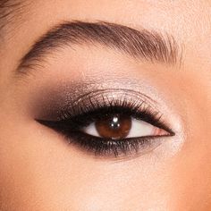 Silver Eyeshadow Looks, Trucco Smokey Eye, Luxury Palette, Silver Eye Makeup, Wedding Eyes, Wedding Hairstyles And Makeup, Silver Eyeshadow, Wedding Eye Makeup, Prom Eye Makeup