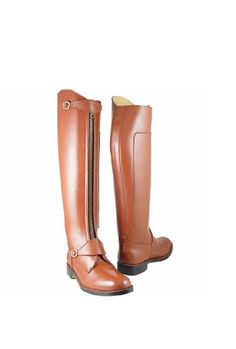 a pair of brown riding boots with zippers on the sides and side zips