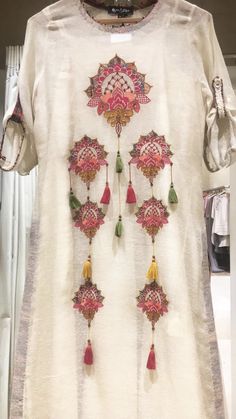 Best 12 Beautiful embroidery. – SkillOfKing.Com Angrakha Frock, Chicken Kari, Beautiful Kurti, Kurti Top, Hand Embroidery Dress, Kurti Embroidery Design, Pakistani Dresses Casual, Salwar Kamiz