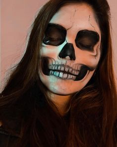 Skeleton Face Paint, Creepy Clown Makeup, Halloween Makeup Clown, Skull Face Paint, Dead Makeup, Skeleton Halloween Costume, Creepy Halloween Makeup, Halloween Makeup Diy, Amazing Halloween Makeup