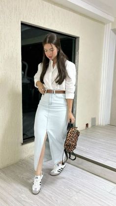 Modest Summer Fashion 2024, Chique Outfit, Modesty Outfits, Cute Modest Outfits, Denim Skirt Outfits, Casual Day Outfits, Elegante Casual, Quick Outfits, Easy Trendy Outfits