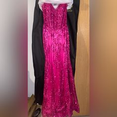 Never Worn Before, Prom Dress With A Corset Top. Hot Pink Dress, Size 6. Prom Dress With Corset Top, Dress With Corset Top, Prom Dress With Corset, Dress With A Corset, Bodycon Prom Dress, Burgundy Gown, Dress With Corset, Hot Pink Dress, Gunne Sax Dress