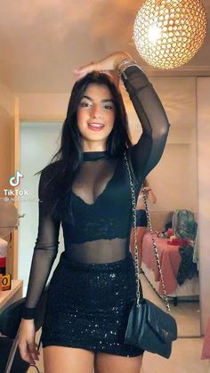 Outfit Ideas For 18th Birthday, Look Black Night, Party Outfit Black, Formal Skirts, Styling Skirts, New Years Outfit, Looks Party, Night Out Outfit