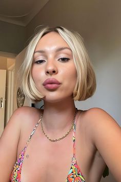 Highlighted Blonde Bob, Blonde Short Hair Inspiration, Very Short Blonde Bob, Super Short Blonde Bob, Blonde Italian Bob, Short Bob Blonde Hair, Curly Blonde Bob, Blonde Bob Straight, Blonde Bob Short