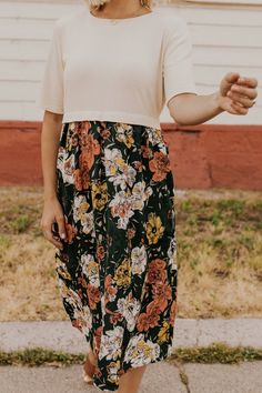 Modest Dress Outfits, Modest Summer Fashion, Cute Floral Dresses, Outfits Jeans, Contrast Dress, Cute Casual Dresses, Fall Transition Outfits, Peplum Tops, Floral Dress Casual