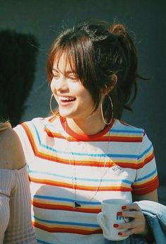 Mom Street Style, Celebrity Mom Style, Selena Gomez Fashion, Selena Gomez Hair, Casual Mom Style, Bangs Hairstyles, Selena Gomez Style, Bangs Short, Stylish Celebrities