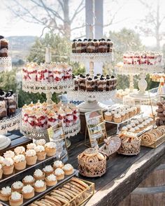 Treat Table For Wedding, Desert For Wedding, Candy Table Set Up Ideas, Setting Up Dessert Table, Dessert Table Setup Ideas, Dessert And Candy Table Ideas, Reception Food Ideas On A Budget, Desert Table Setup, Cake Cups Wedding