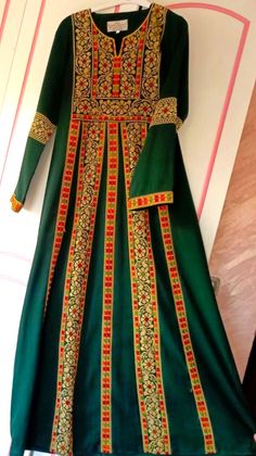 Vintage Women, Brands Outlet, Traditional Outfits, Women's Dresses, Vintage Ladies, I Can, Jordan, Things To Sell, Womens Dresses