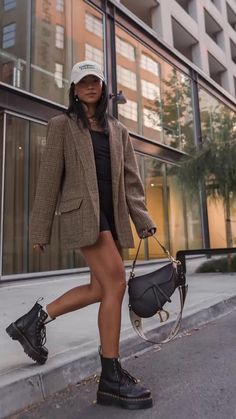 What to Wear in London: Your Ultimate Guide for Stylish Comfort Year-Round | #falloutfits Holiday Outfits for Christmas & New Years Eve