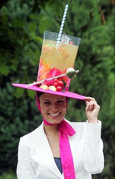 Kentucky Derby 2012: Craziest racing hats ever - NY Daily News Kentucky Derby Hats Diy, Derby Hats Diy, Kentucky Derby Style, Costume Carnaval, Derby Ideas, Mad Hat, Crazy Hat Day, Ky Derby, Hat Day