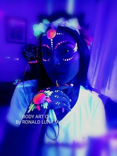 Uv Party Outfit, Glow In The Dark Party Outfit, Uv Makeup Ideas, Neon Party Ideas Outfit, Neon Party Makeup Ideas, Rave Face Paint, Glow Face Paint, Uv Face Paint, Neon Face Paint