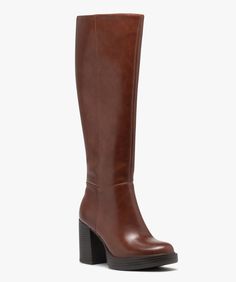 Inspiré des bottes cavalières, ce modèle de bottes pour femme affiche une allure tendance avec un talon large et une semelle plateforme. L'idéal pour faciliter vos pas tout en prenant de la hauteur ! Ces bottes à talon haut de 8,5 cm, ont un bout carré : il fait toute leur originalité. Vous pouvez les porter avec une robe sur collants ou un jean slim et un pull en laine. Fermeture à zip intérieur. Jean Slim, Porter, Ankle Boots, Boots, Sneakers