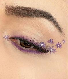 Eyeliner Ideas Creative, Eyeliner Verde, Cute Halloween Makeup Ideas, Creative Eyeliner, Pretty Eye Makeup, Cute Halloween Makeup, Flower Makeup, Halloween Makeup Ideas, Ren Fair