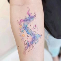 a woman's leg with an abstract tattoo design on the side of her thigh