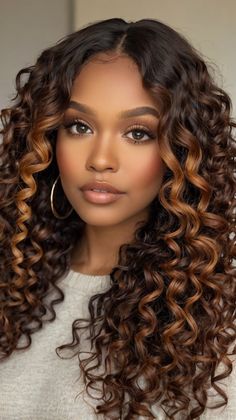 How to Achieve Chocolate Curls with Caramel? Effortless Style! ✨ Different Shades Of Brown Hair Color, Chocolate Hair Color With Caramel, Auburn Curly Hair Black Women, Caramel Curly Hair Honey Natural Curls, Curly Weave Hairstyles For Black Women, 2025 Hairstyles, 3c Hairstyles, Hair Color For Dark Skin Tone, Natural Hair Highlights