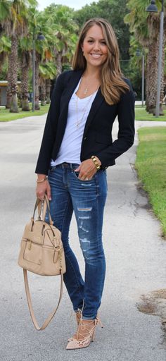 Blazer and t-shirt with distressed jeans. My go-to outfit choice. Js Everyday Fashion, How To Wear Blazers, Camel Blazer, Blazer And T Shirt, Casual Outfit Inspiration, Outfit Jeans, Smart Casual Outfit, Jeans Diy