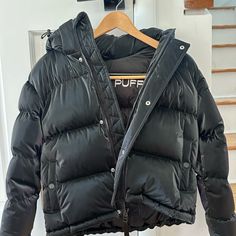 Aritzia The Super Puff Shorty Black Liquid Shine Size Xs Used But Great Condition! #Aritzia #Superpuff #Puffer #Liquidshine Aritzia Puffer, Aritzia Superpuff, Super Puff Shorty, Aritzia Super Puff, The Super Puff, Aritzia Jacket, Super Puff, Black Liquid, Puffer