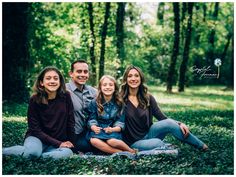 Family Session Poses, Aspen Grove, Cute Family Photos, Fall Family Portraits, Outdoor Family Photos, Family Photo Pose, Mom Photos, Family Shoot