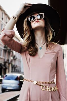 The Blonde Salad, Street Style Chic, Tres Chic, Classy And Fabulous, Street Chic, Vintage Chanel, Fashion Blog, Clothing Accessories, Designer Clothing