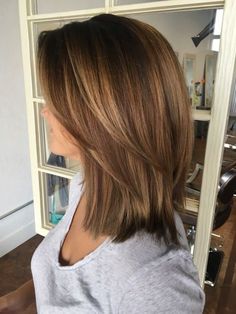 Short Layered Hair With Curtain Bangs Brunette, Womens Short Straight Hairstyles, Classic Hairstyles For Long Hair, Trendy Haircuts Medium Layered Hair, Shoulder Length Hair Cuts Thick Hair, Mom Cut Fine Hair, Medium Length Hairstyles For Thick Hair, Hair For Women In Their 40s, Very Layered Hair Medium