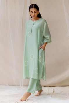 Shop for Nirjara Green Cotton Silk Hand Painted Kurta And Pant Set for Women Online at Aza Fashions Embellished Flats, Kurta With Pants, Silk Embroidery, Designer Gowns, Pant Set, Indian Design, Kids Sleepwear, Kimono Fashion, Kurti Designs