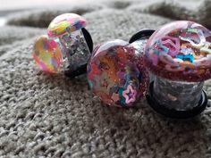 "80s Neon Themed Plugs --------------------------------------- Includes one pair of single flared acrylic plugs with O rings Available in the 2 styles, more coming soon! Hearts & Stars Neon Circles Comes in sizes *4 Gauge (5mm) *2 Gauge (7mm) *0 Gauge (8mm) *00 Gauge (10mm) *7/16\" (11mm) *1/2\" (12mm) *9/16\" (14mm) *5/8\" (16mm) *3/4\" (19mm) *7/8\" (22mm) *1\" (25mm) -------------------------------------------- **Ask me about custom made plugs Please note: All plugs/gauges/tunnels are han Plugs And Tunnels, Small Gauges, 80s Neon, Cute Piercings