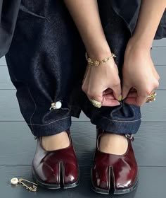 Mode Shoes, Tabi Boots, Tabi Shoes, Funky Shoes, Shoe Inspo, Swag Shoes, Mode Inspo, Pretty Shoes, Dream Shoes