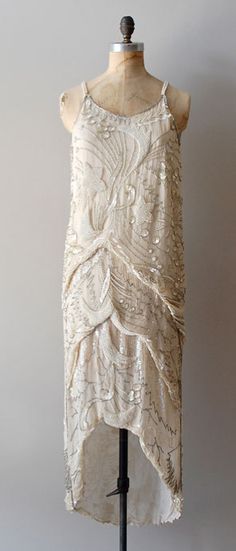 Vintage 1920s Diaphanous Star beaded dress~Image © Dear Golden. Style Année 20, Wedding Shoes Vintage, 1920s Outfits, 1920 Fashion, Look Retro, 20s Fashion, 1920s Dress, Vintage Gowns, Vintage Couture