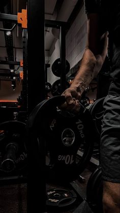 a man is holding the barbells in his hand while working on some exercise