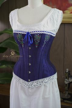 💙 This PDF Pattern is for an 1878 Corset, digitized and slightly modified from the H.S. Strauss Patent. 💙 UPDATE: 9/29/23 This corset was created and patented in the 1870s by a Corset maker of the name Henry S. Strauss. It has been slightly modified to ommit the cording pocket in the front, as well as cording on the bust (to account for embroidery motif). It features a front busk closure, as well as metal grommets. It can be made from Silk, Satin, Brocade, Cotton - or any variation you like! Utilizing the slash-and-spread method is advised for shortening or lenghtening the corset. NOW WITH INSTRUCTIONS! THE EMBROIDERY PATTERN IS NOT INCLUDED! Sadly, it's not fully my design so I can't sell it under Copyright law. Here's the link to where I bought the file: https://embroideryonline.com/da Corset Cosplay, Fantasy Clothes, Victorian Corset, Corset Pattern, Embroidery Motifs, Fashion Sewing Pattern, Sewing Art, Interstellar, Historical Fashion