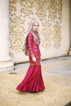 Hawa Songket Dress (Maroon) Dress Pesta, Muslimah Wedding Dress, Muslim Dresses, Kebaya Muslim, Dress Party Night, Muslim Dress, Trendy Dress Outfits