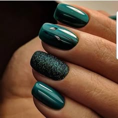 Dark Green Nails, Nails Green, Green Nail, Her Nails, Shellac Nails, Winter Nail Art, Winter Nail Designs