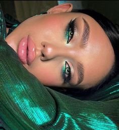 Cinco De Mayo Makeup, Emerald Eye Makeup, Machiaj Smokey Eyes, Colourful Makeup, Exotic Makeup, Fashion Show Makeup, Maquillage Yeux Cut Crease, Show Makeup, Prom Eye Makeup