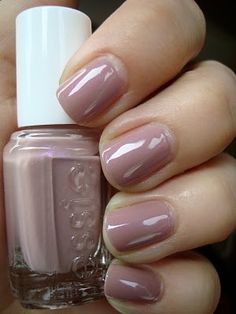 Essie Demure Vixen. The perfect fall neutral. Transition From Summer To Fall Nails, Smink Inspiration, Makijaż Smokey Eye, Dita Von Teese, Manicure E Pedicure