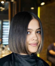 20 Best Short Straight Bob Haircuts for a Sleek Look Straight Thick Hair, Straight Bob Haircut, Classic Bob Haircut, Line Bob Haircut, Light Curls, Short Straight Bob, Bob Hairstyles For Thick, Light Blonde Hair, Haircut Designs