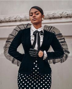 Black Opulent Shirt – Asuso Couture Classy Vintage Outfits, Makeup Outfit, Classy Vintage, Chique Outfits, Outfit Shopping, Fashionista Art, Black Femininity, Elegante Casual, Fashion Mistakes