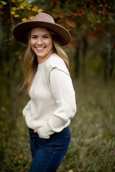 Senior Picture Outfits, Ivory Sweater, Outdoor Photoshoot, Senior Photoshoot, Portrait Ideas, Senior Portrait, Photoshoot Inspiration